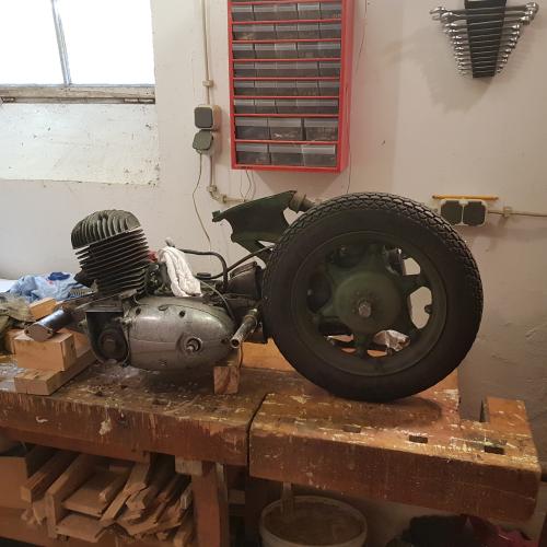 Motor auf der Werkbank